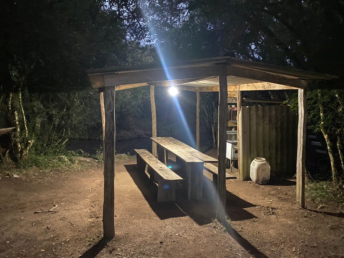 Espacio de cocina y servicios del camping