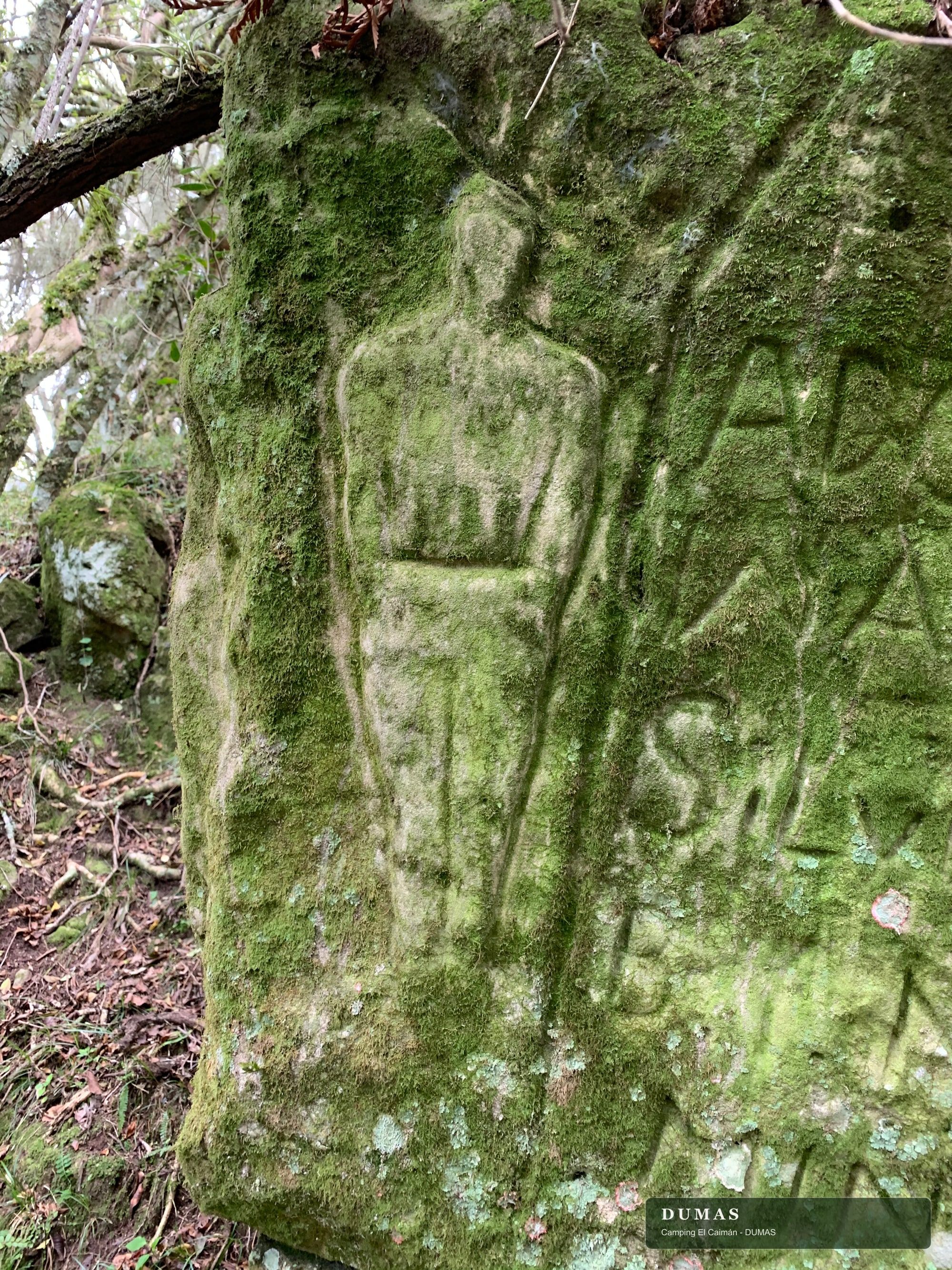 Rocas y señales de la memoria de Paso Centurión